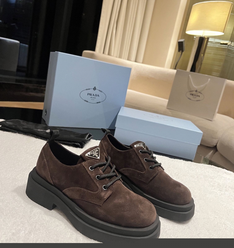 Pra*a leather shoes